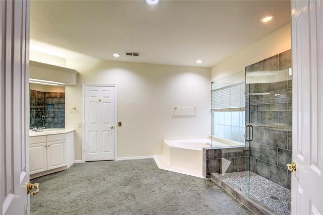 Building Photo - 219 Canyon Lake Dr