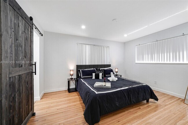 Building Photo - 12520 NE 1st Ct