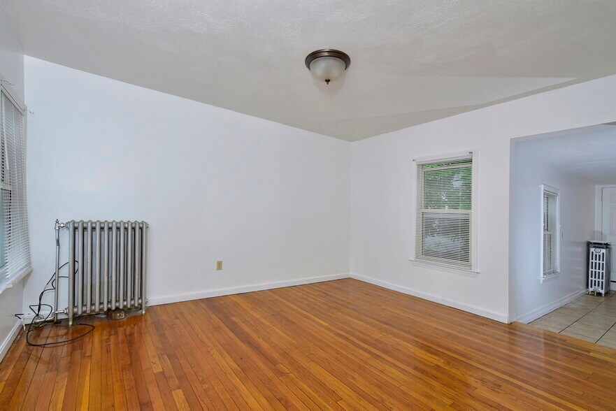 Building Photo - 43 Rosseter St