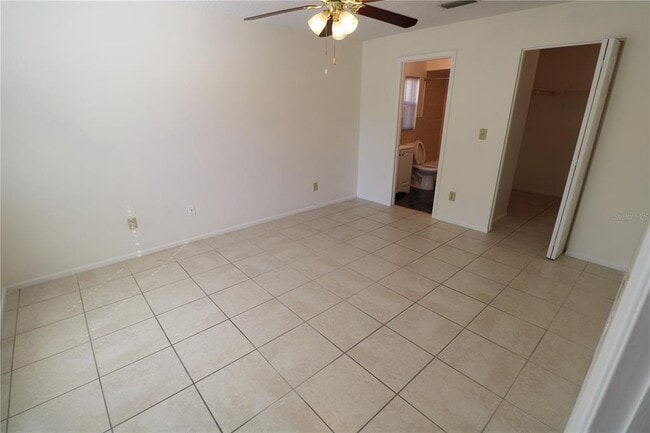 Building Photo - 5017 Oakshire Dr
