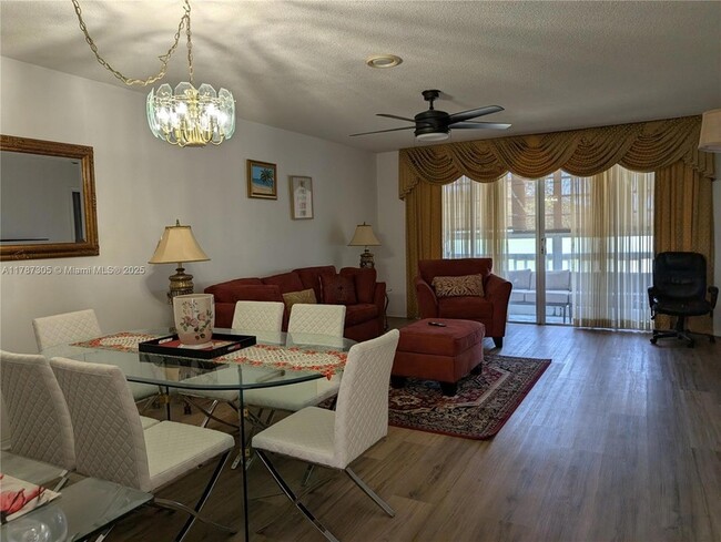 Building Photo - 1501 NE Miami Gardens Dr