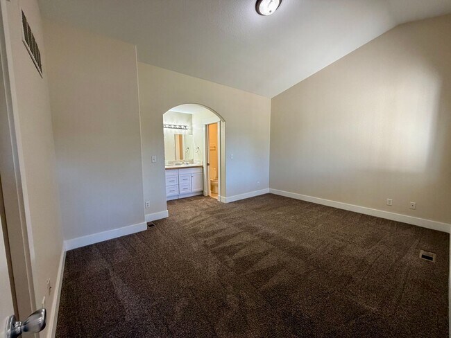 Building Photo - 4334 Pennyroyal Ln