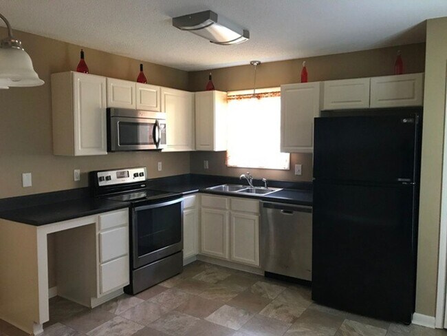 Building Photo - Prime location in  Clayton!
