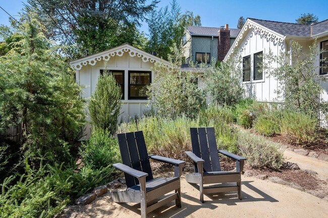 Building Photo - High end, fully furnished (or unfurnished) pair of cottages in Downtown Mill Valley! PROGRESSIVE