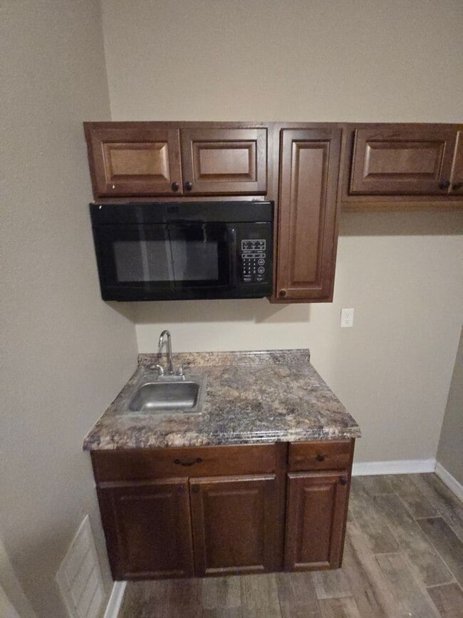 Building Photo - Newly Renovated 4/3 w/pool