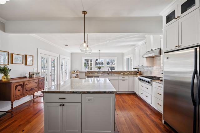 Building Photo - 704 Williams St