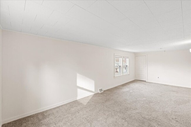 Building Photo - 139 Leona Ave