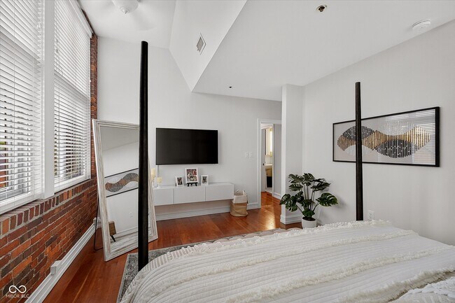 Building Photo - 430 N Park Ave