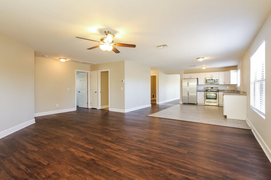 Building Photo - 9642 W Kingman St