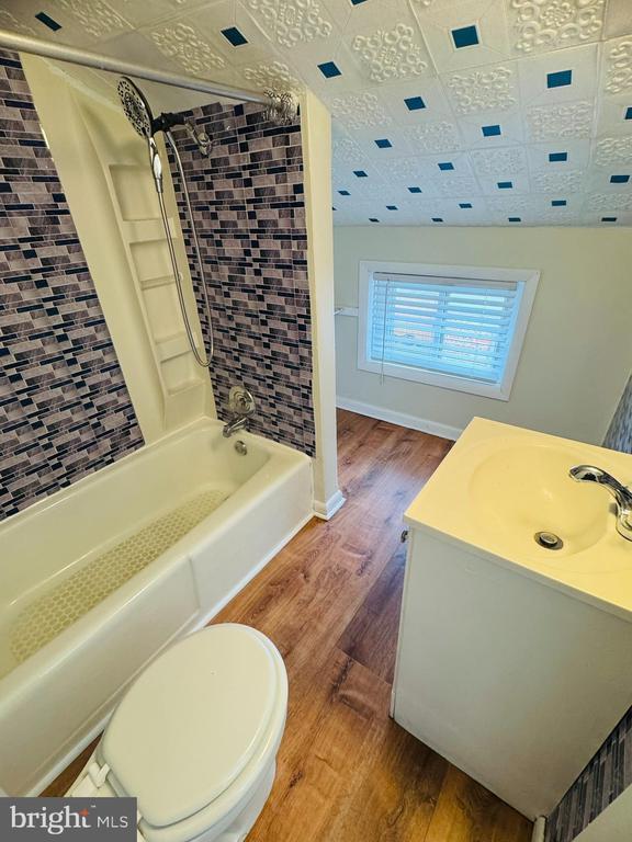 Building Photo - 25 Degrange St