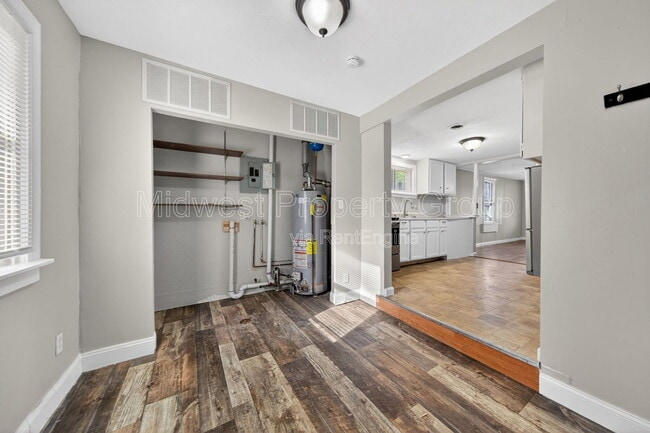 Building Photo - 3219 Royalton Ave