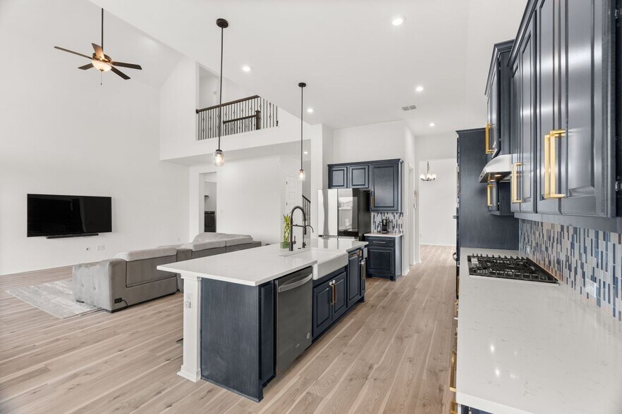 Building Photo - 372 Hollister Dr