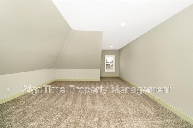 Building Photo - 25 Wayside Ave