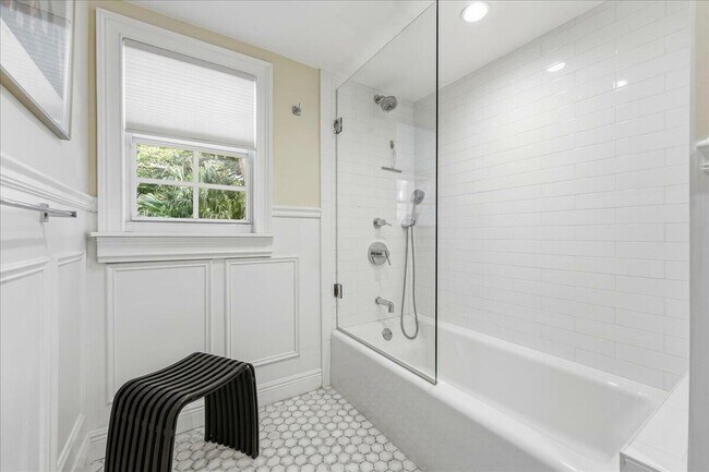 Building Photo - 459 NE 15th Ave