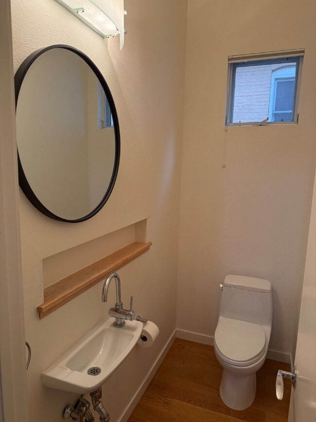 Building Photo - "Spacious 3-Bedroom Townhouse Retreat in Vibrant Denver with 2.5 Baths – 2047 Sq Ft of Modern Liv...