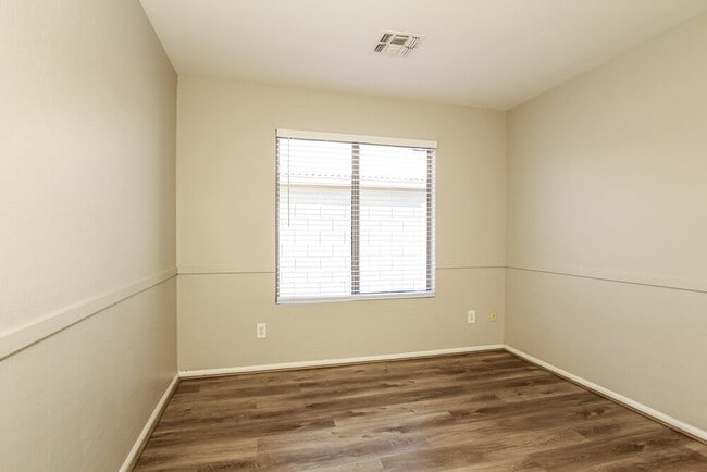 Building Photo - 13273 W Mauna Loa Ln