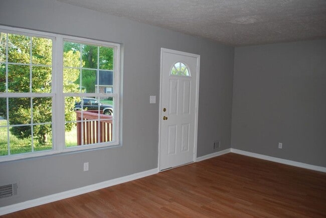 Building Photo - 6712 Stana Dr