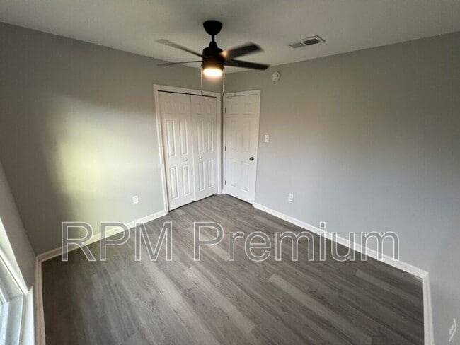 Building Photo - 8803 Orleans Dr