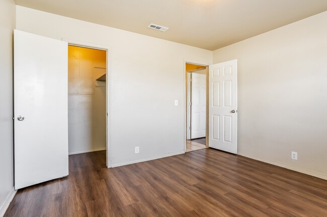 Building Photo - Charl Ann Apartments