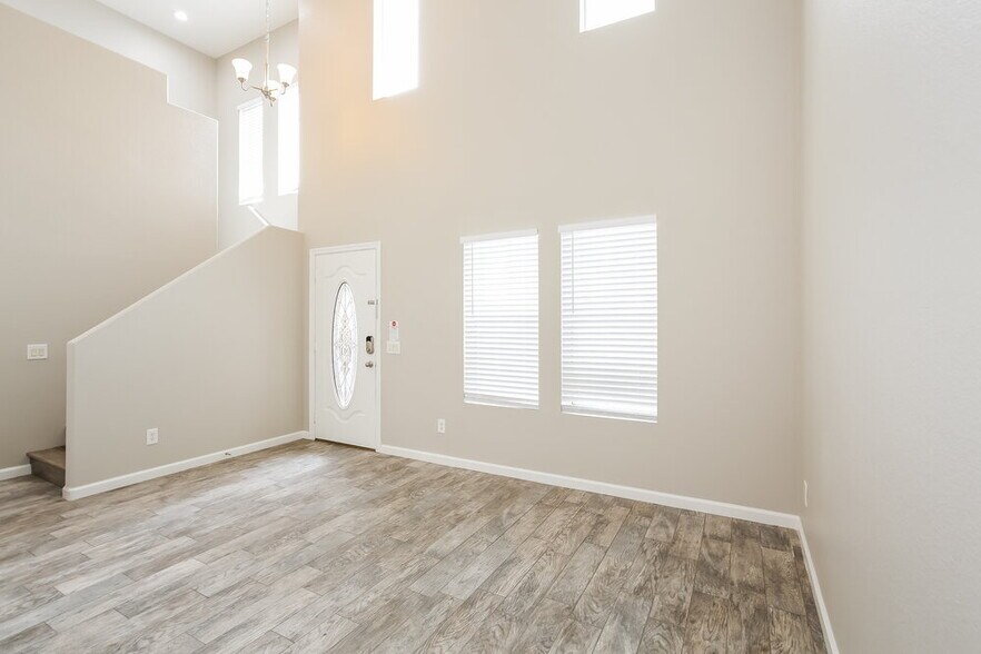 Building Photo - 5325 N Chino Heights St