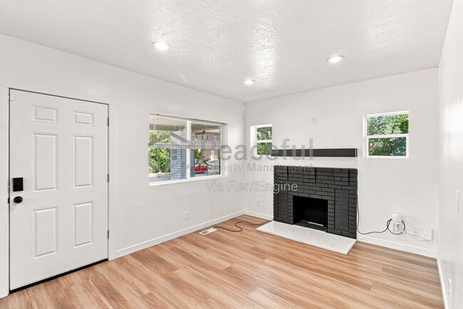 Building Photo - 1603 S Major St