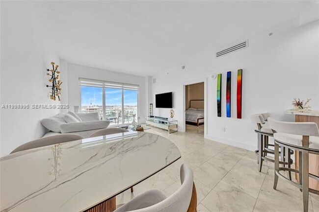 Building Photo - 6917 Collins Ave