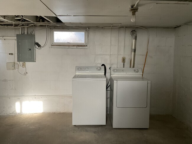 Building Photo - 2206 Brown St