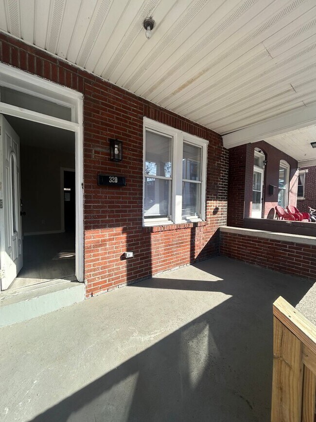 Building Photo - 320 Maclay St