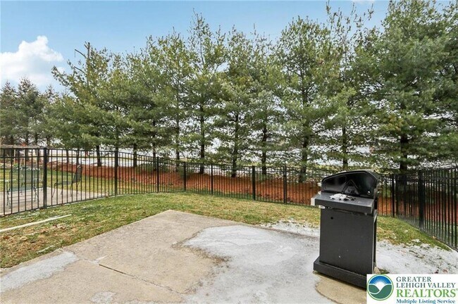 Building Photo - 270 Milkweed Dr