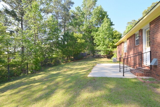 Building Photo - Updated 3 Bed/2 Bath 10 Minutes From Ft. Gordon