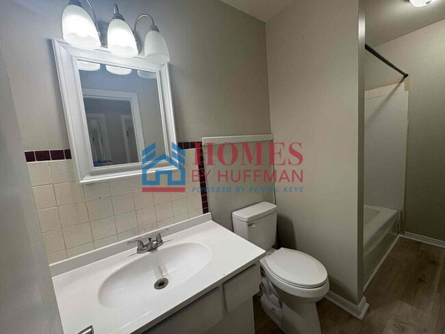 Building Photo - Two Bedroom Duplex | Move in Ready