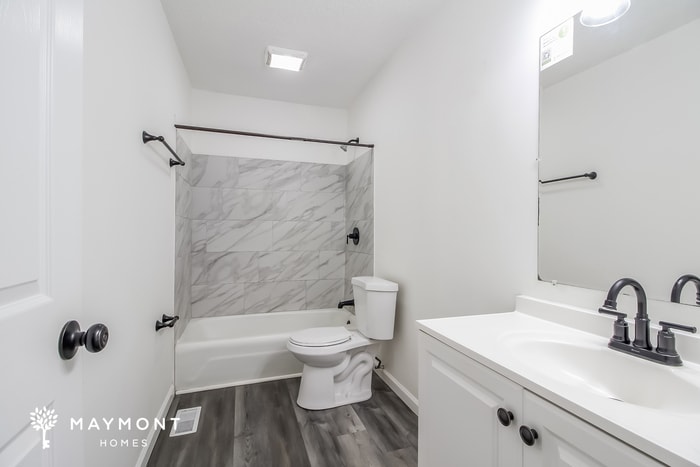 Building Photo - 126 Saturn Ln