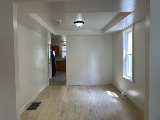 Building Photo - Charming & Well-Maintained 2-Bedroom, 1.5-...