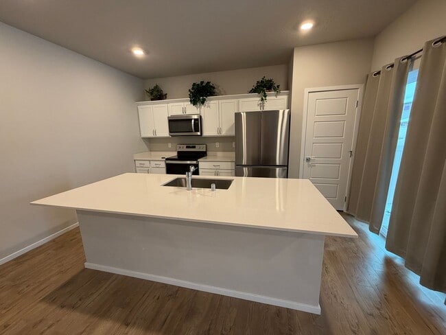 Building Photo - Stunning 3 Bed, 2 Bath Home in Spokane!