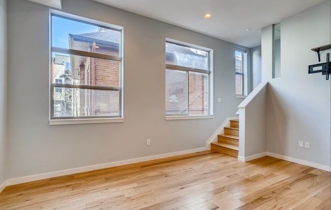 Building Photo - 2331 Glenarm Pl