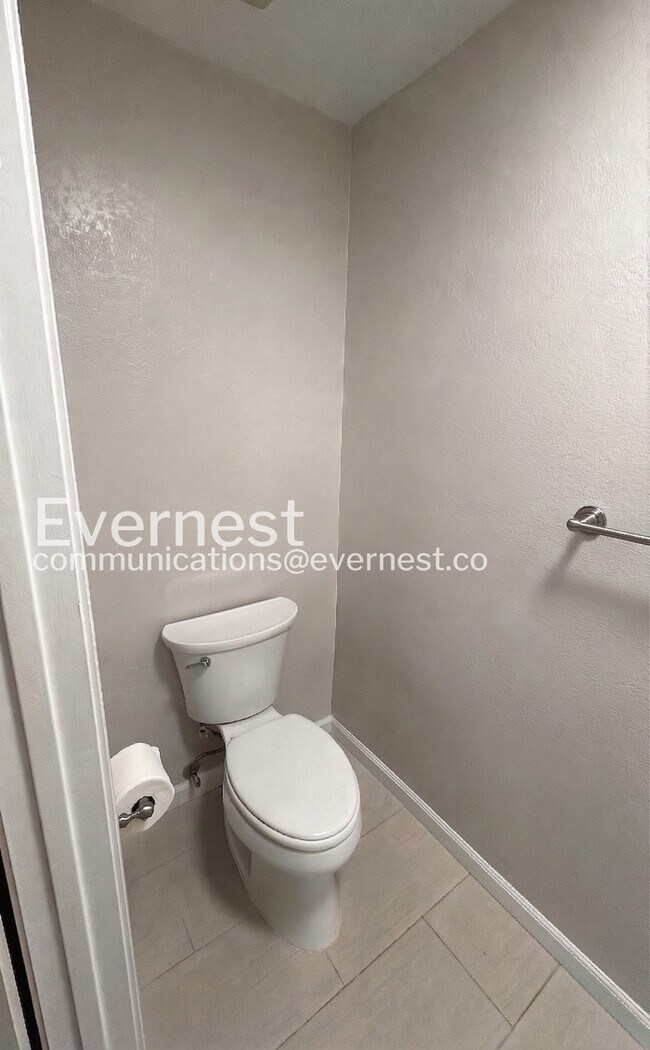 Building Photo - 4936 Creekwood Dr