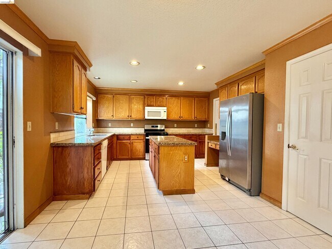 Building Photo - 7 Goldmeadow Ct