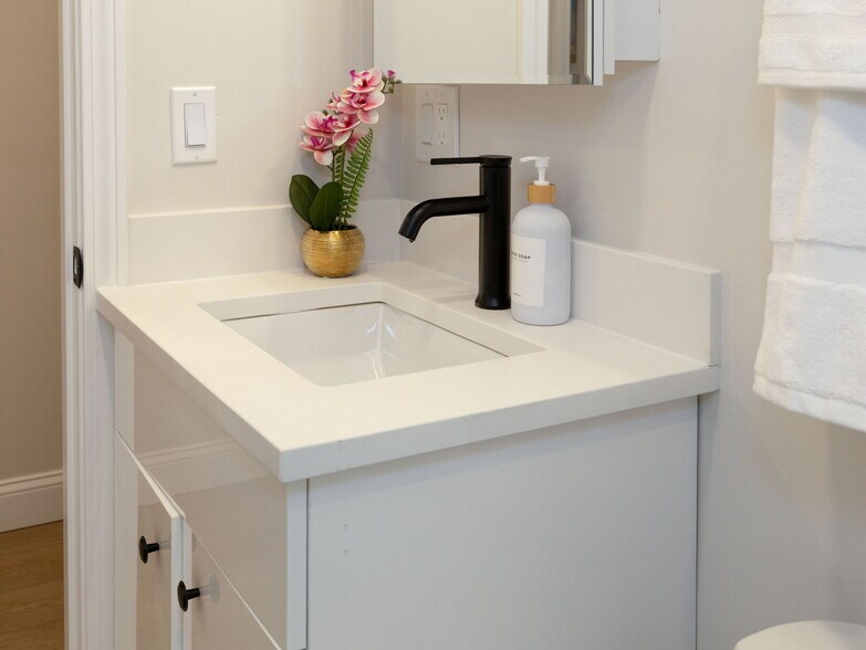 Building Photo - 193 Salem St