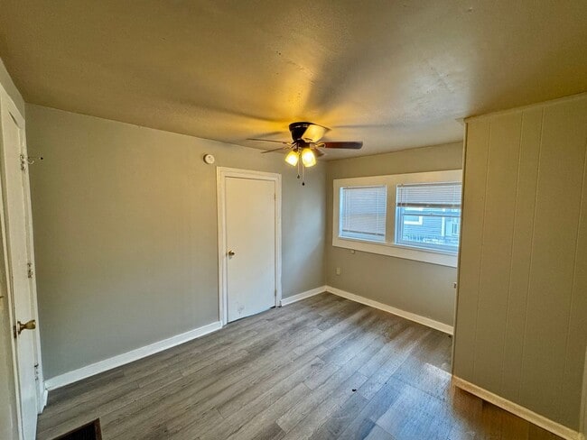 Building Photo - short term lease available