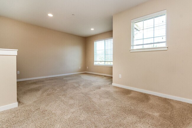 Building Photo - Beautiful Bell Hill Home in DuPont