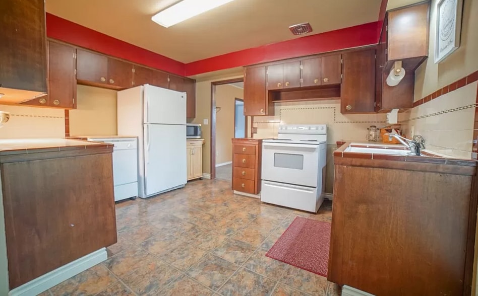 Building Photo - 1615 S 359th St