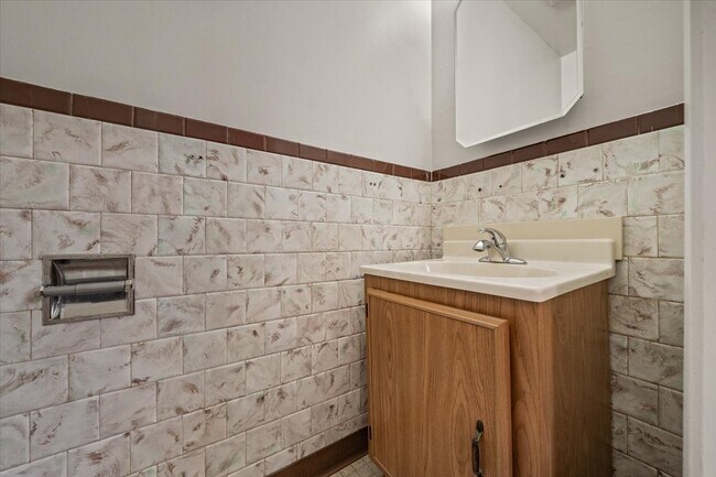 Building Photo - 4603 S Willis Ave