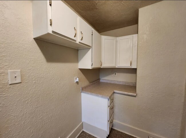 Building Photo - 1650 N Maple---3 bed/ 1 bath