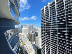 Building Photo - 1000 Brickell Plaza