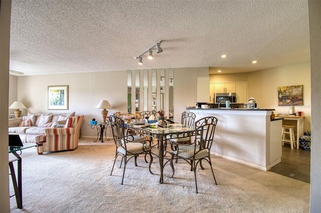 Building Photo - 6059 Bahia Del Mar Blvd S