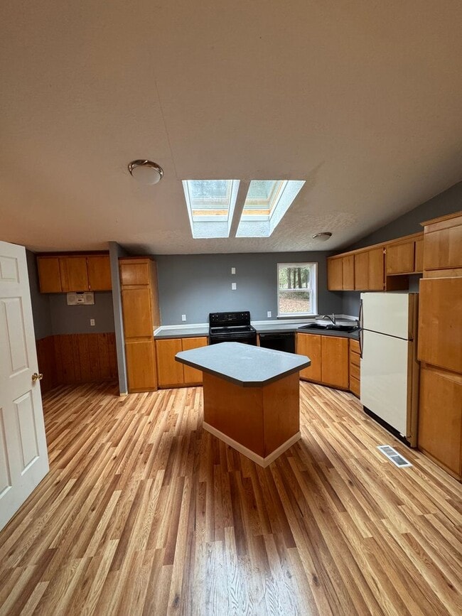 Building Photo - 4 BR/2 BA Rural Retreat Near Battle Ground with Master Suite & Large Yard