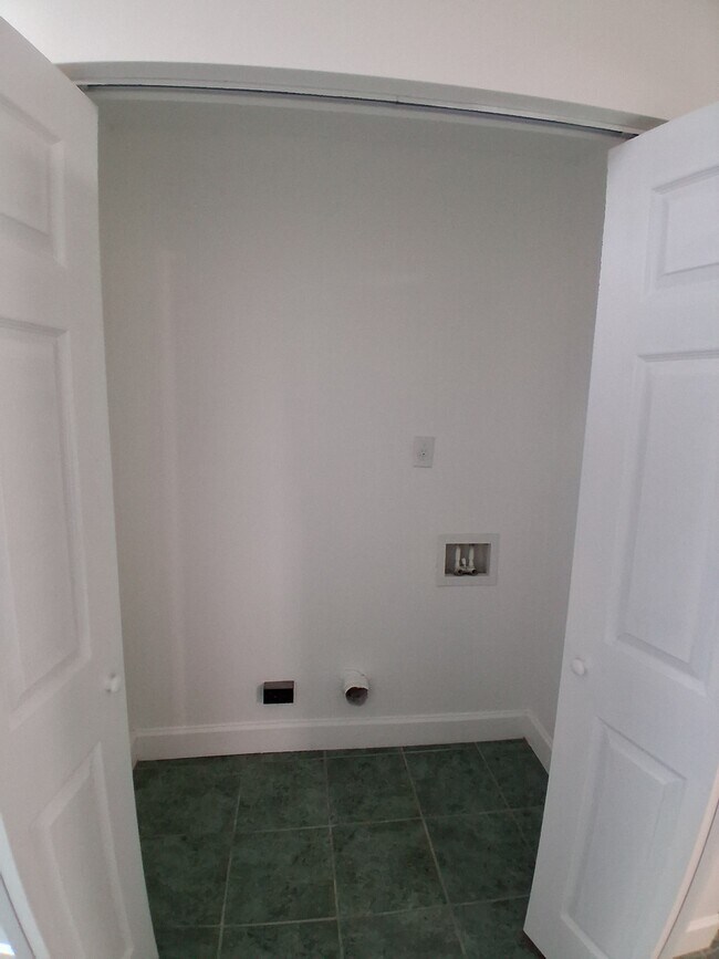 Building Photo - 1744 W 28th St