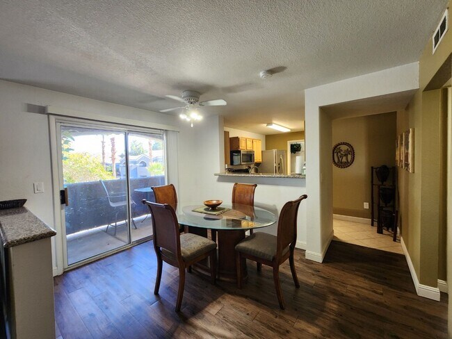 Building Photo - Gated 2 Bedroom Condo - Furnished