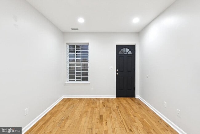 Building Photo - 1931 N Uber St