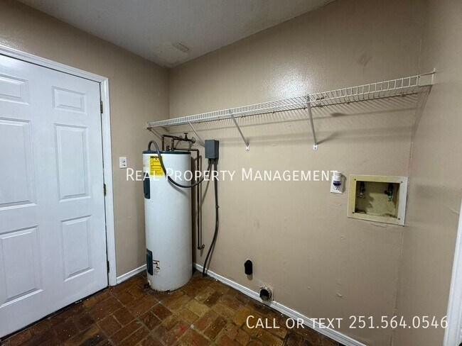 Building Photo - 7969 S Pine Springs Dr